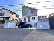 6.4m幅員の道路に面しておりお車の運転が苦手な方でも安心して出入りいただけます。 