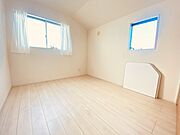 2面採光を確保した明るい室内は、爽やかな風を感じる居心地の良い空間です。 