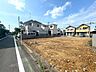 外観：広がる空と穏やかな街並みに抱かれ、新しい物語を紡ぐための、心地よい空間がここから始まります 