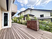 ガーデンシンクのあるウッドデッキでは、BBQやお子様のプール遊び、いろいろな用途に使えそうです！