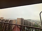 窓から眺める風景は一日の疲れを癒すヒーリングを奏でる、心地の良い時間を演出してくれます。室内も重要ですが、周りの環境もマイホーム選びの大事なポイント 
