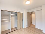 【洋室／約5.5帖】 先行配管施工済み！ 北側のお部屋にもエアコンが設置できます。