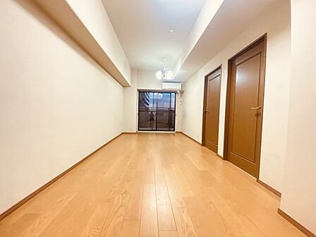 夕食の時間。家族、友人、両親、親戚との会話がより料理を美味しくしてくれる。あっという間に時間が過ぎてしまう居心地の良さは、普段はほっとする空間としてここにあります。
