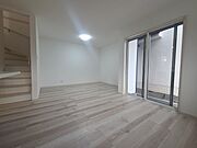 リビングは家具の配置も思いのまま。自由度が高い設計です。 