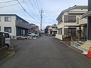 戸建てが立ち並ぶ静かな住宅街。四季折々の移り変わりを感じながら自然と楽しみ、暮らす、そんな毎日を日々の中で感じられる住環境 