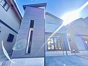 戸建てが立ち並ぶ静かな住宅街。四季折々の移り変わりを感じながら自然と楽しみ、暮らす、そんな毎日を日々の中で感じられる住環境 