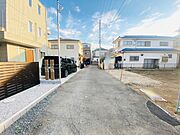 戸建てが立ち並ぶ静かな住宅街。四季折々の移り変わりを感じながら自然と楽しみ、暮らす、そんな毎日を日々の中で感じられる住環境 