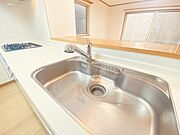 キッチンはオープンカフェスタイルだからリビングとの一体感はバッチリ。毎日のお料理時間も楽しくなりそうです。 