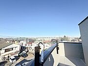 窓から眺める風景は一日の疲れを癒すヒーリングを奏でる、心地の良い時間を演出してくれます。室内も重要ですが、周りの環境もマイホーム選びの大事なポイント 