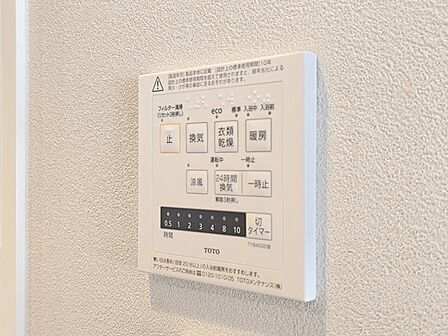 便利な浴室暖房乾燥機つき。 浴室内をすぐ乾かせてメンテナンスしやすく、また雨の日のお洗濯でも安心です。