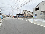 穏やかな街並みに馴染む、落ち着きある佇まい。日々をゆったりと過ごせる、心地よい空間が広がります 