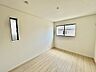 洋室：今からここを誰のお部屋にしようか、そんな洋室。大きさは6.5帖です。 