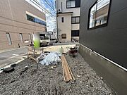 カースペースは1台駐車できます。車庫の出し入れのしやすさなど、実際に現地にてご確認ください。 
