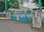 第一小学校（700m）