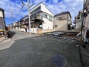 戸建てが立ち並ぶ静かな住宅街。四季折々の移り変わりを感じながら自然と楽しみ、暮らす、そんな毎日を日々の中で感じられる住環境 