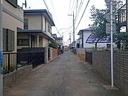 戸建てが立ち並ぶ静かな住宅街。四季折々の移り変わりを感じながら自然と楽しみ、暮らす、そんな毎日を日々の中で感じられる住環境 