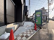 セカンドカーや来客時にも便利なカースペース2台分ございます。 