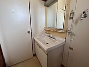 洗面台は新規入れ替えになります