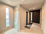 玄関はおうちの顔とも呼ばれる重要な場所！広く明るいスッキリと見える空間で住まう人を見送り、出迎えてくれます。 