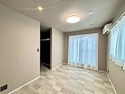 2面採光を確保した明るい室内は、爽やかな風を感じる居心地の良い空間です。 