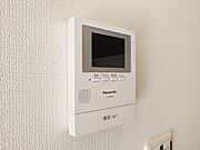 来訪者の顔が見えて安心のＴＶモニター付きインターホン。