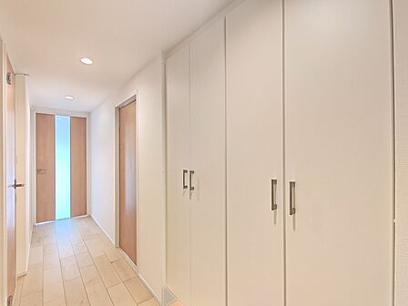 室内はフルフラット構造になっています。 段差がなく、足腰に不安がある方にも優しいお部屋です。