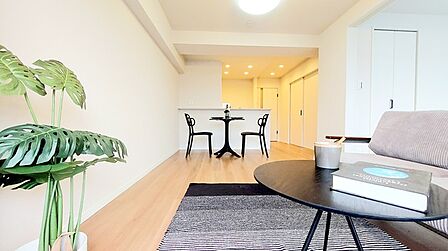 リビングは家具の配置も思いのまま。自由度が高い設計です。 