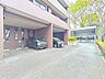 敷地内には平面駐車場と機械式駐車場がございます。