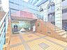エントランス：管理人さんが見守るマンションエントランス。
