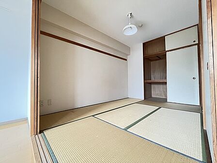 2面採光を確保した明るい室内は、爽やかな風を感じる居心地の良い空間です。