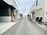 外観：前面道路は通り抜けができないため、交通量が少なく静かな住環境です。 