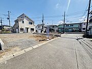戸建てが立ち並ぶ静かな住宅街。四季折々の移り変わりを感じながら自然と楽しみ、暮らす、そんな毎日を日々の中で感じられる住環境 