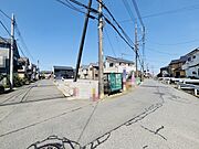 戸建てが立ち並ぶ静かな住宅街。四季折々の移り変わりを感じながら自然と楽しみ、暮らす、そんな毎日を日々の中で感じられる住環境 