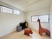 2面採光を確保した明るい室内は、爽やかな風を感じる居心地の良い空間です。 