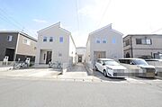 7.2m幅員の道路に面しておりお車の運転が苦手な方でも安心して出入りいただけます。 