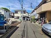 戸建てが立ち並ぶ静かな住宅街。四季折々の移り変わりを感じながら自然と楽しみ、暮らす、そんな毎日を日々の中で感じられる住環境 