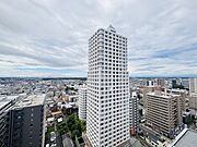 窓から眺める風景は一日の疲れを癒すヒーリングを奏でる、心地の良い時間を演出してくれます。室内も重要ですが、周りの環境もマイホーム選びの大事なポイント 