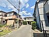 外観：戸建てが立ち並ぶ静かな住宅街。四季折々の移り変わりを感じながら自然と楽しみ、暮らす、そんな毎日を日々の中で感じられる住環境 