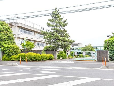 豊岡小学校(330m)