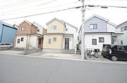 戸建てが立ち並ぶ静かな住宅街。四季折々の移り変わりを感じながら自然と楽しみ、暮らす、そんな毎日を日々の中で感じられる住環境 
