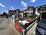 外観：戸建てが立ち並ぶ静かな住宅街。四季折々の移り変わりを感じながら自然と楽しみ、暮らす、そんな毎日を日々の中で感じられる住環境 