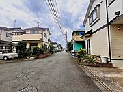 戸建てが立ち並ぶ静かな住宅街。四季折々の移り変わりを感じながら自然と楽しみ、暮らす、そんな毎日を日々の中で感じられる住環境 