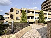 総戸数259戸の大規模マンション。各棟は中庭で区切らています。 