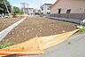 外観：戸建てが立ち並ぶ静かな住宅街。四季折々の移り変わりを感じながら自然と楽しみ、暮らす、そんな毎日を日々の中で感じられる住環境 