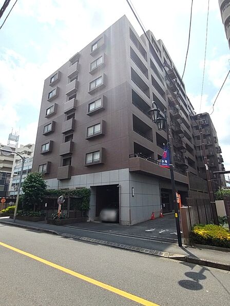 戸建てが立ち並ぶ静かな住宅街。四季折々の移り変わりを感じながら自然と楽しみ、暮らす、そんな毎日を日々の中で感じられる住環境