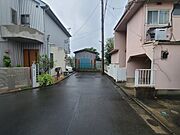 戸建てが立ち並ぶ静かな住宅街。四季折々の移り変わりを感じながら自然と楽しみ、暮らす、そんな毎日を日々の中で感じられる住環境 