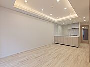 【ＬＤＫ／約14．2帖】 リビング上部の折り上げ天井が目を惹きます。