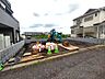 外観：戸建てが立ち並ぶ静かな住宅街。四季折々の移り変わりを感じながら自然と楽しみ、暮らす、そんな毎日を日々の中で感じられる住環境 