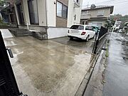 車通りも少ない為、お車の駐車もしやすいですよ。