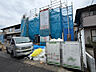 外観：戸建てが立ち並ぶ静かな住宅街。四季折々の移り変わりを感じながら自然と楽しみ、暮らす、そんな毎日を日々の中で感じられる住環境 